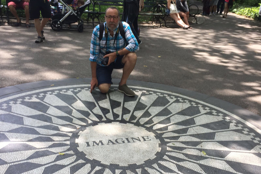 Central Park, en el memorial a John Lennon, una foto que no me podía perder en mi viaje a Nueva York ....<br>You may say I'm a dreamer, but I'm not the only one.